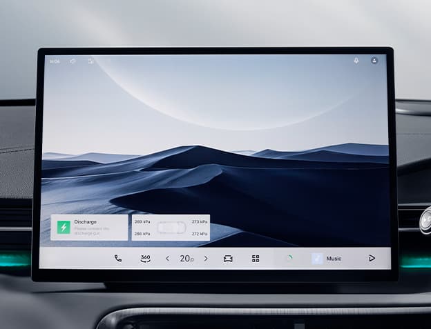 2.5K 15.4” Infotainment Display